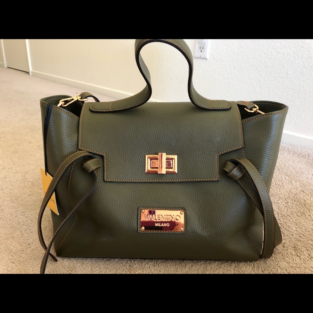 🦋🦋OLIVE VALENTINO HANDBAG🦋🦋